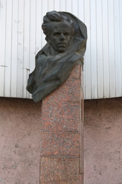 Bust to Ostrovsky, Kharkov