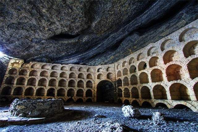 Golitsyn Grotto (Variety grotto, Chaliapin grotto)