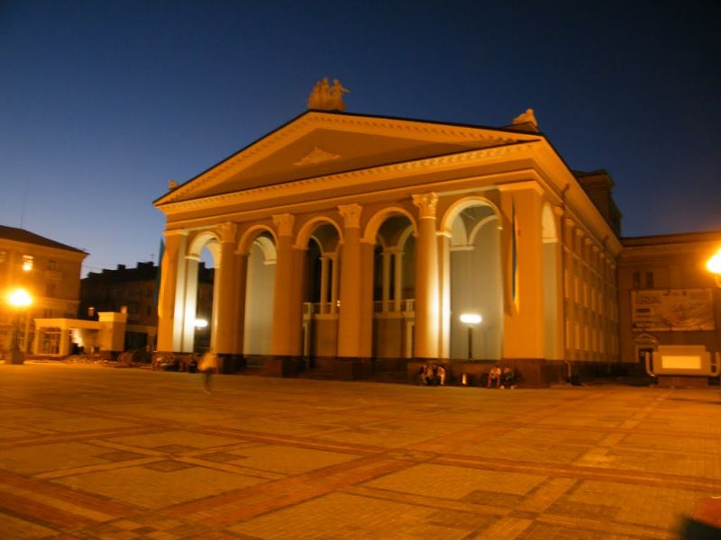 Theatrical Square, Rovno