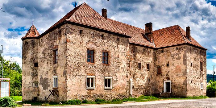 Замок Сент-Миклош в Чинадиево