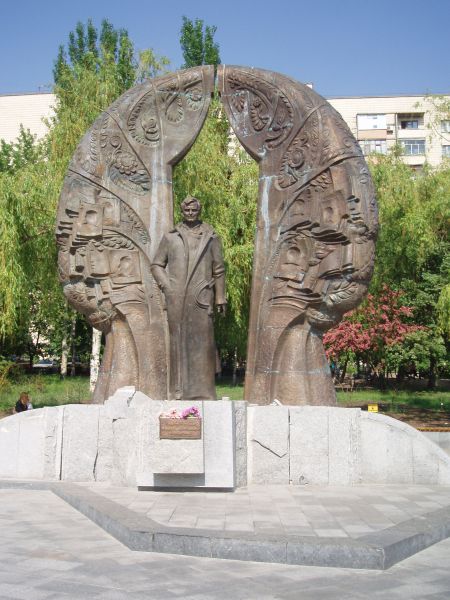 Памятник Георгию Гонгадзе Памятник Георгию Гонгадзе