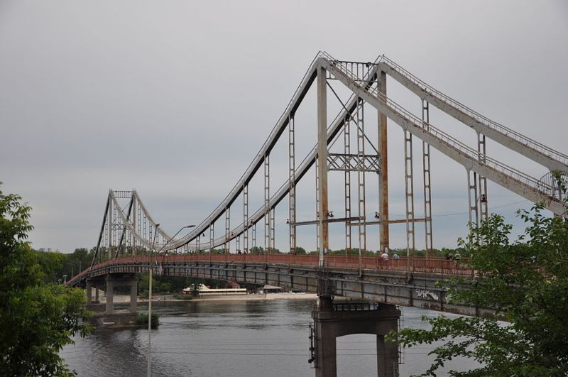 The park bridge - a pedestrian bridge across the Dnieper River