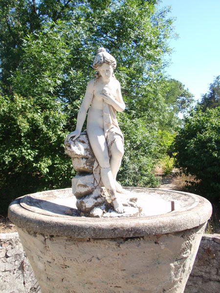 Скульптура «Купальниця»