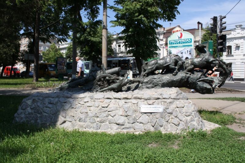 Sculpture Guerrilla raid Sculpture Partisan raid