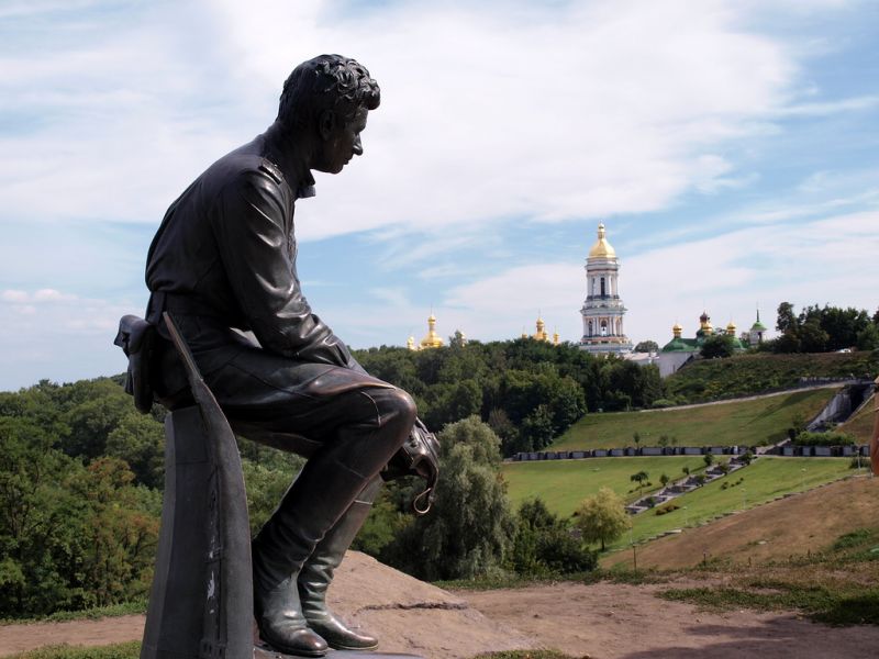 Пам'ятник Леоніду Бикову Памятник Леониду Быкову