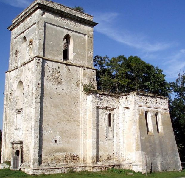 Оборонний Успенський костел, Біще