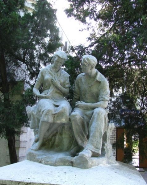 The Sculpture of Lovers, Smile The Sculpture of Lovers, Smile