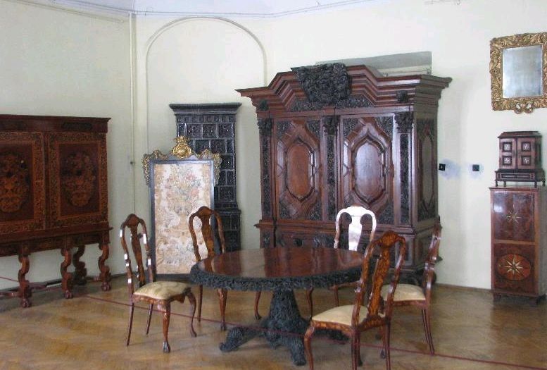 Музей меблів та порцеляни