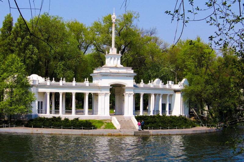 Човнова станція в парку Правди