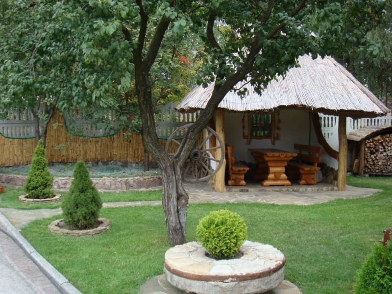 Садиба-музей «Райський куточок» (Олексіївський парк)