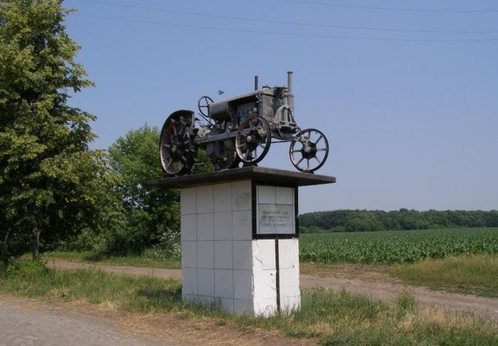Monument to the tractor Universal, Lozovataka Monument to the tractor Universal, Lozovatka