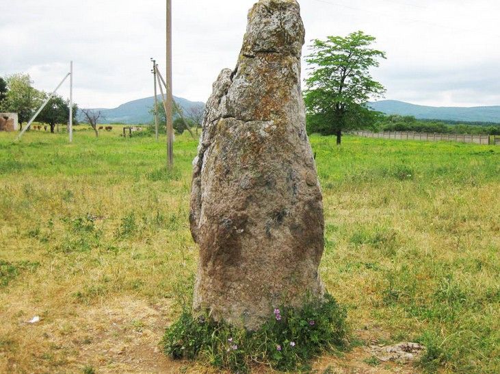 Скельскіе менгіри