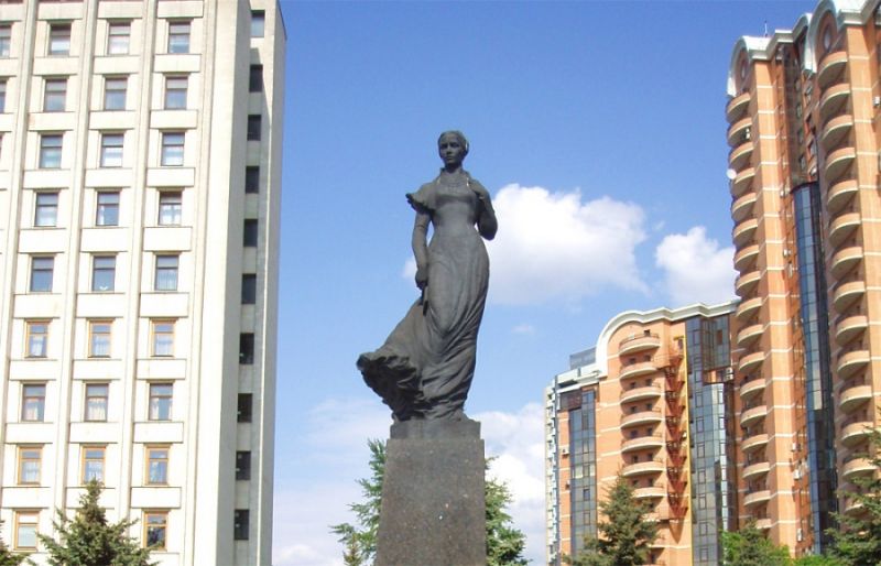 Пам'ятник Лесі Українці Памятник Лесе Украинке