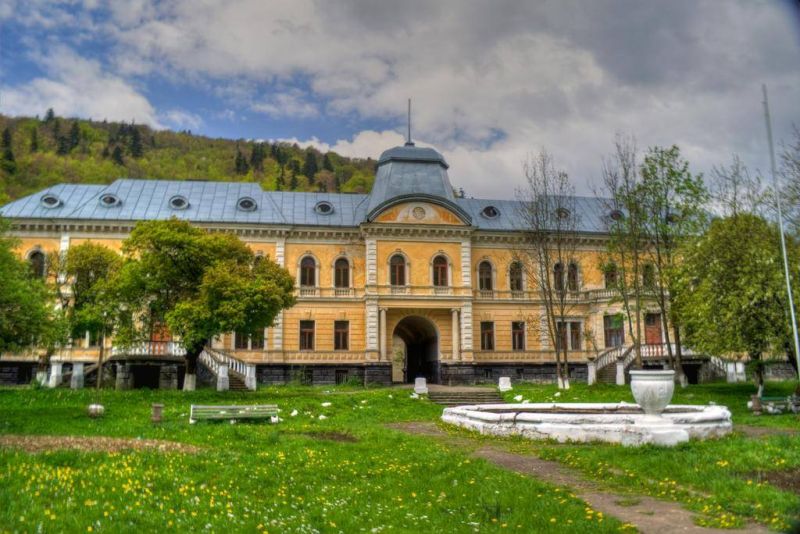 Дворец Гределей (Сколе)