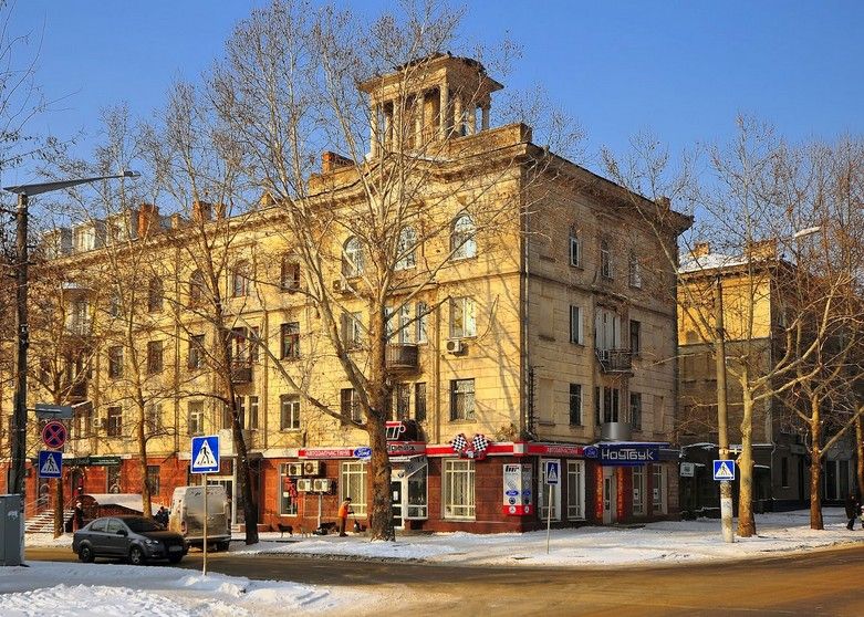 Альтанка на даху будинку