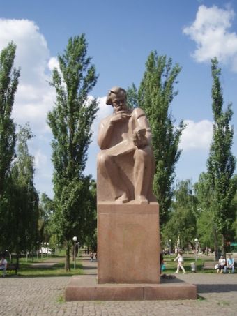 Monument to Vladimir Vernadsky Памятник Владимиру Вернадскому