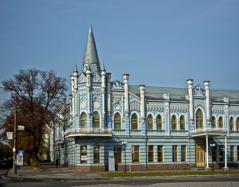 Building of the former Slavyanskaya Hotel