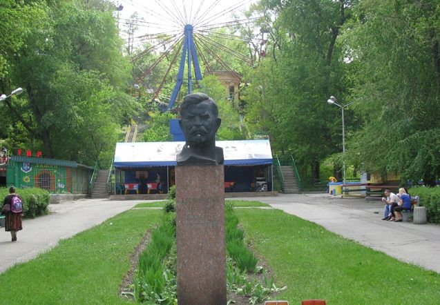 Monument to Voitsekhovich A.K., Dnepropetrovsk