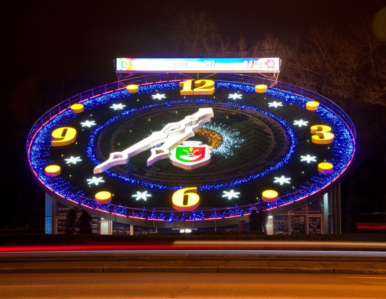 Квітковий годинник у Кривому Розі Цветочные часы в Кривом Роге