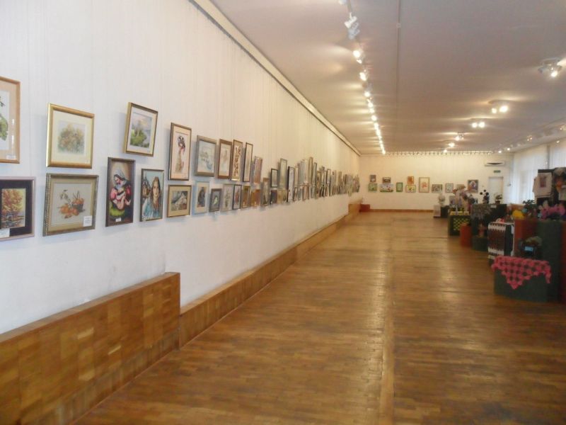 Енергодарський міський художній виставковий зал Энергодарский городской художественный выставочный зал