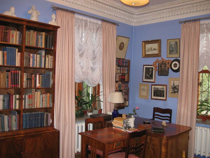 Літературно-меморіальний музей Максима Рильського Литературно-мемориальный музей Максима Рыльского