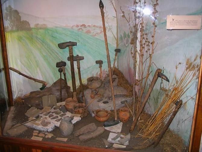 Дворец епископа (Музей древностей), Каменец-Подольский