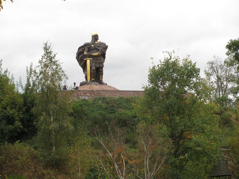 Памятник князю Малу Памятник князю Малу