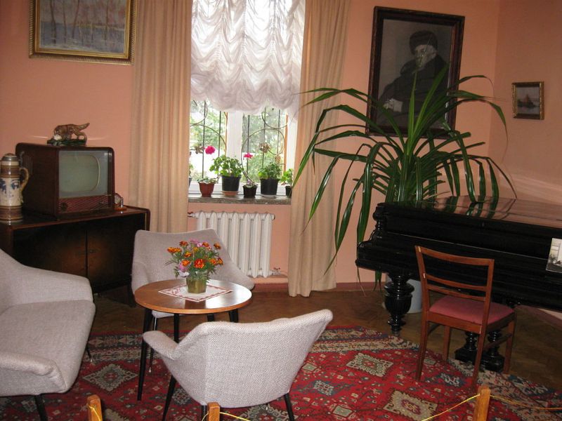 Літературно-меморіальний музей Максима Рильського Литературно-мемориальный музей Максима Рыльского