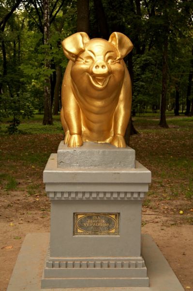 Pig monument, Romny