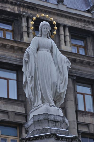 Фонтан с фигурой Матери Божьей, Львов