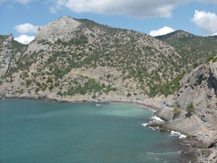 Cellular weathering patterns