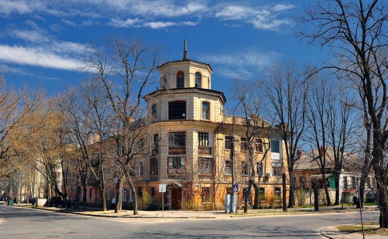 The house with the tower