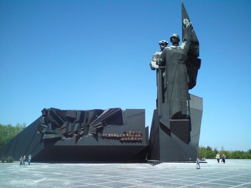 Monument to Your Liberators, Donbass