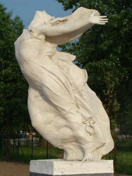 Alley of the Muses on Obolonskaya Embankment Аллея муз на Оболонской набережной