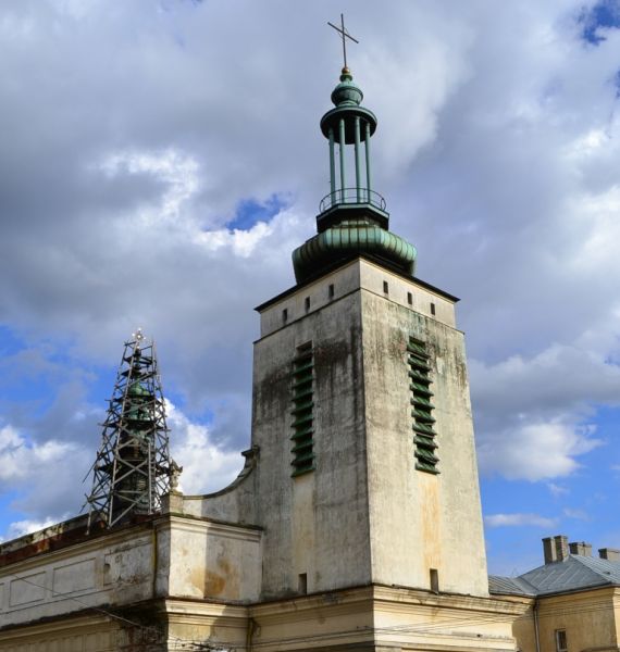 Музей сакральної барокової скульптури 18 ст. імені Івана Пінзеля Музей сакральной барокковой скульптуры 18 в. имени Ивана Пинзеля