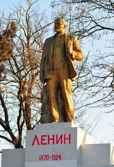 Monument to Lenin in the Korabelny District