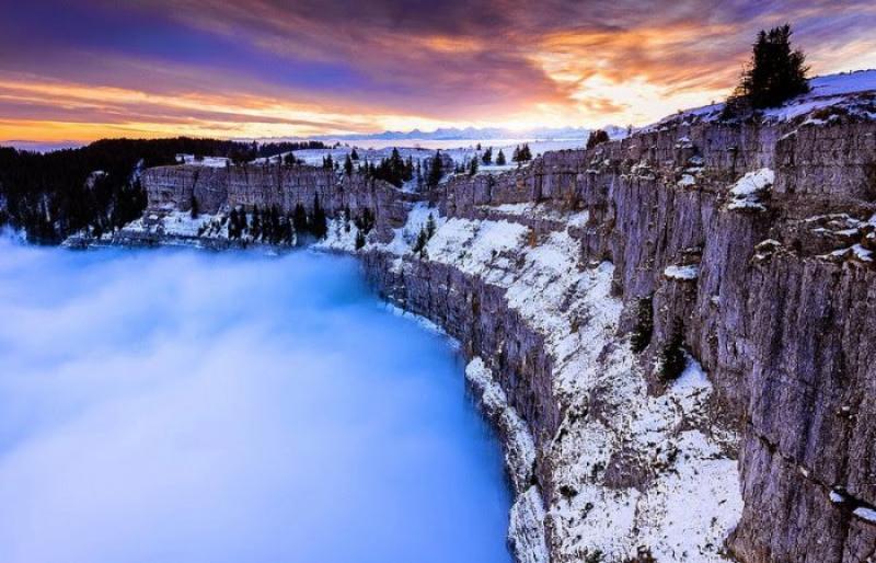 The natural mountain arena of Crewe de Van