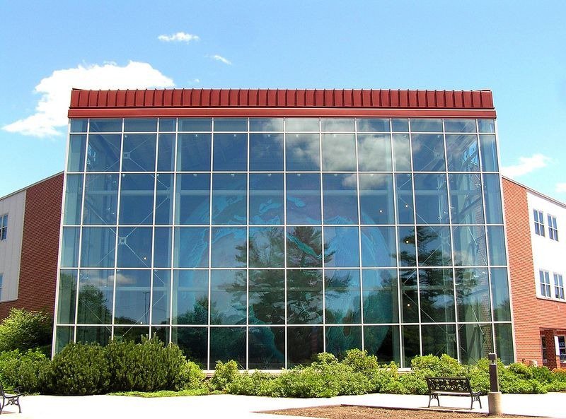 Earth is the world's largest rotating Earth globe