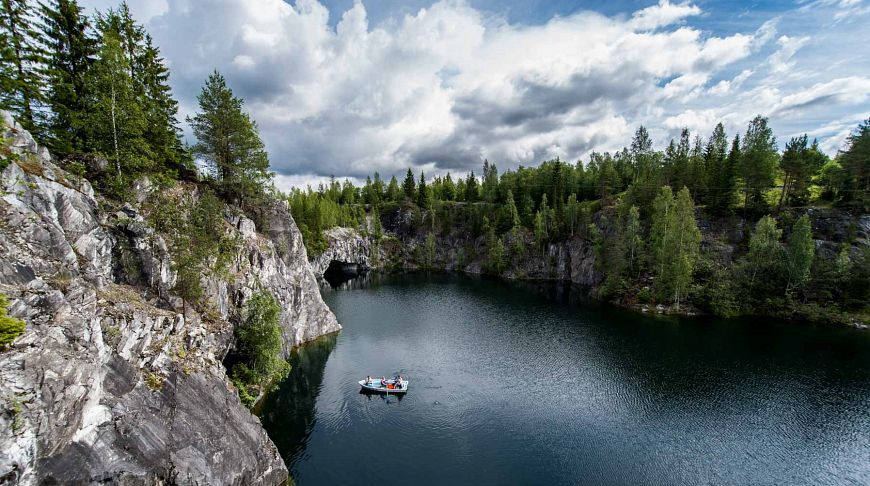 Поближе к Скандинавии: живописные места со скалами в окрестностях Петербурга