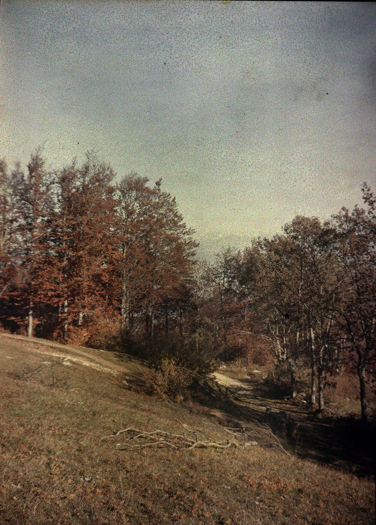Autochromatic photos of France 100 years ago