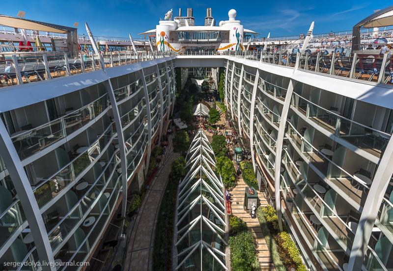 Самый большой в мире круизный лайнер