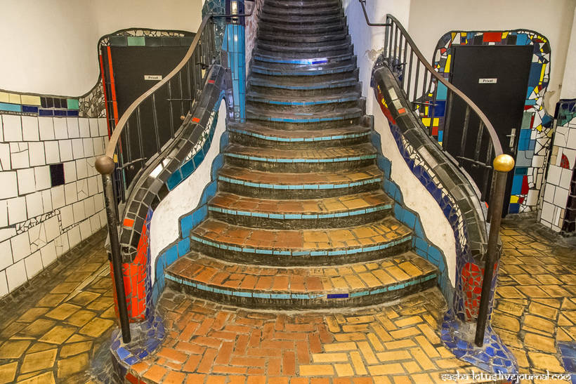 Blog - Dialogue with Nature: Hundertwasser's Biomorphic House in Vienna Dialogue with nature: Hundertwasser's biomorphic house in Vienna