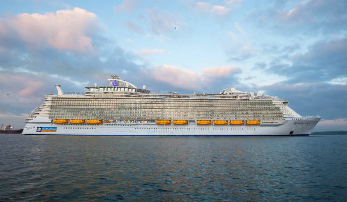 Harmony of the Seas - найбільше круїзне судно в світі. | Фото: luxuriousmagazine.com. Harmony of the Seas - найбільше круїзне судно в світі. | Фото: luxuriousmagazine.com.