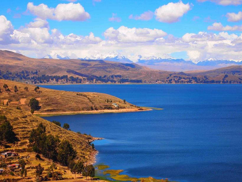 蒂瓦纳科位于安第斯山脉，是一座海拔4000米的古老海港