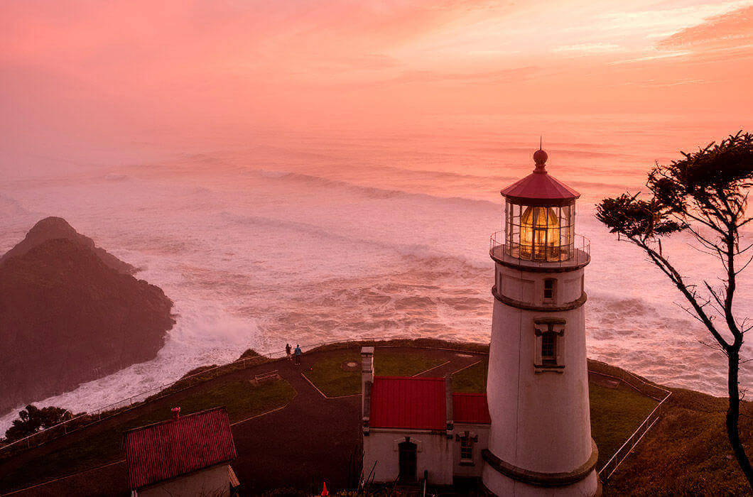 Маяк Йакіна на узбережжі штату Орегон, США