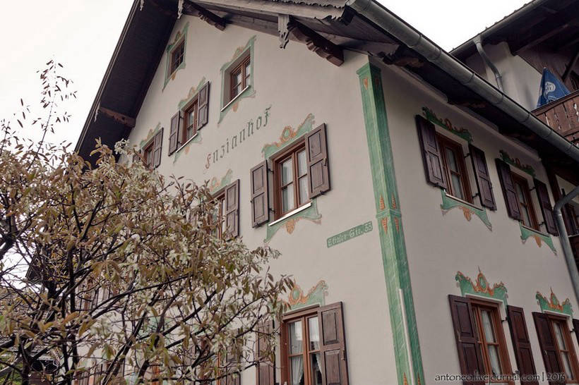 35 фото альпийской деревни Обераммергау, в которой каждый дом — произведение живописи