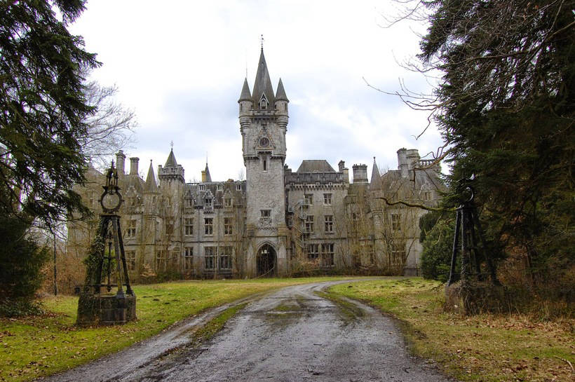 5 грандиозных и живописных заброшенных мест, где лучше ни за что не оставаться одним