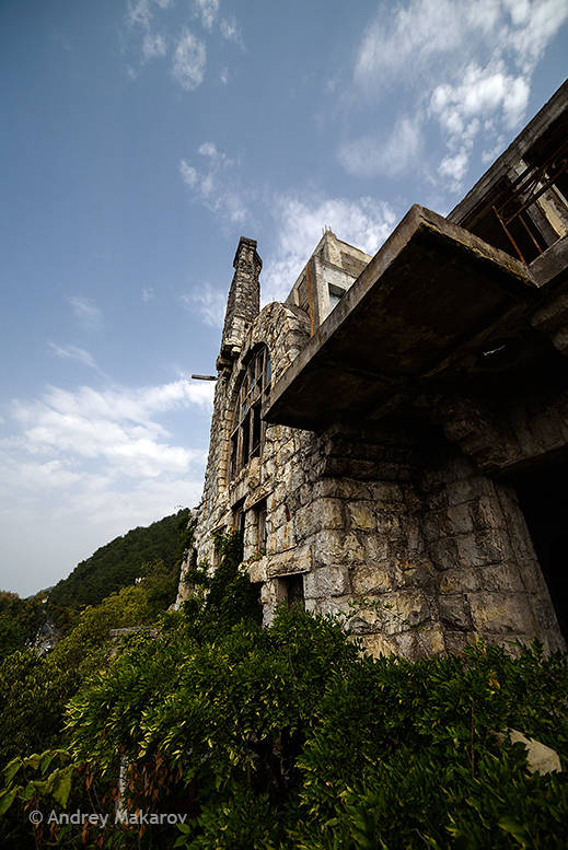 Заброшенный замок принца Ольденбургского в Гагре