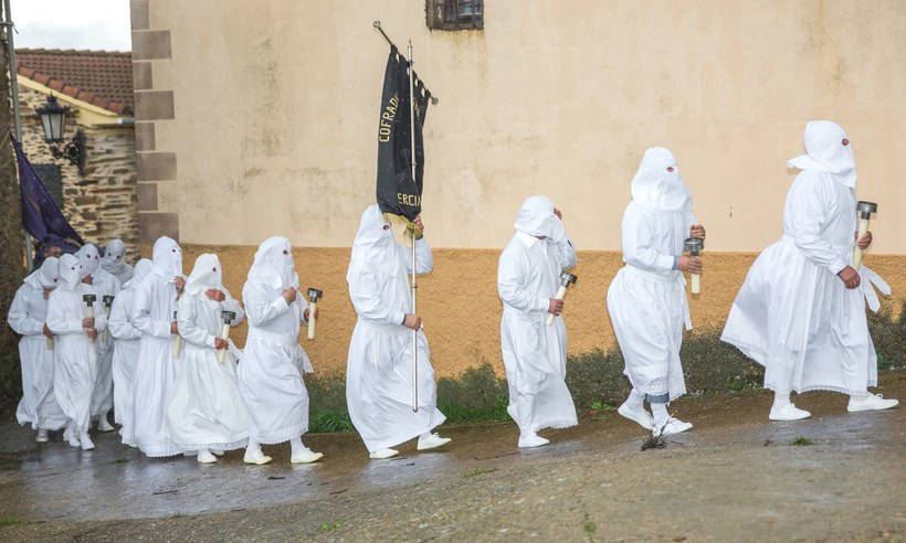 7 красочных, иногда пугающих пасхальных шествий со всего мира 