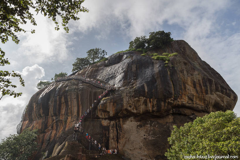 Ланкийский Эребор: восьмое чудо света — одинокая львиная гора-крепость Сигирия